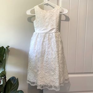 Girls flower girl or first communion dress size 6